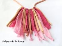 Collier rose orange recyclage de T. shirts 