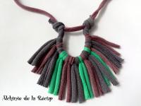 Collier multicolore recyclage de t. shirts 